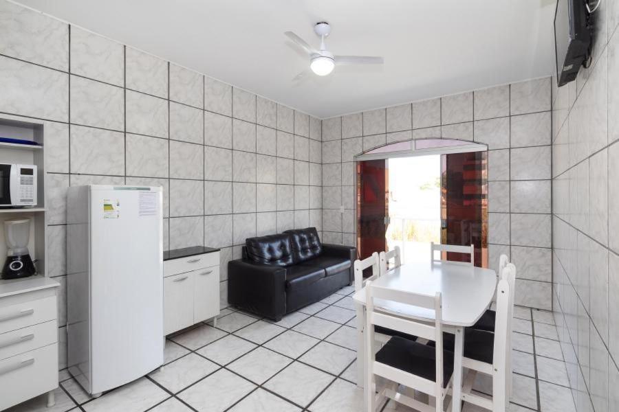 Апартаменты Residencial Ipe Amarelo Бомбиньяс Экстерьер фото